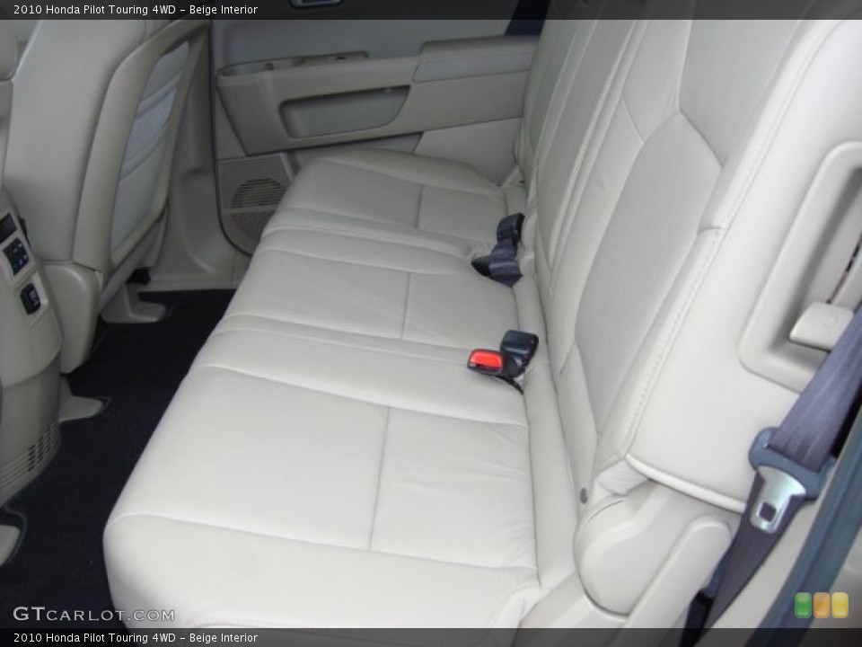 Beige Interior Photo for the 2010 Honda Pilot Touring 4WD #59527333