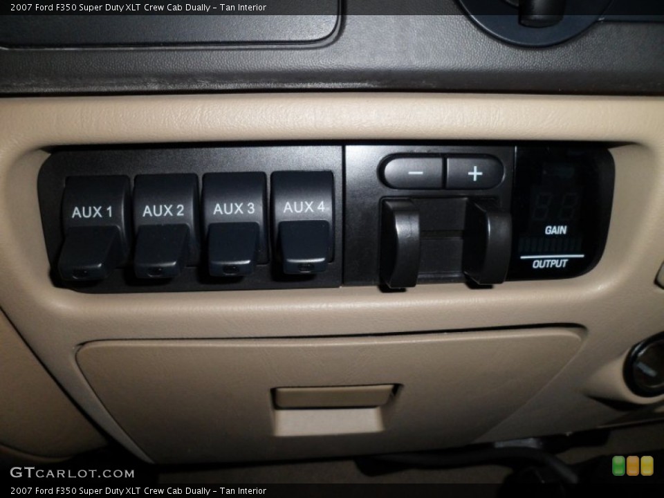 Tan Interior Controls for the 2007 Ford F350 Super Duty XLT Crew Cab Dually #59530157