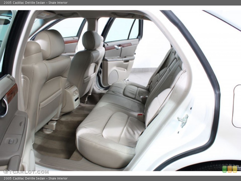Shale Interior Photo for the 2005 Cadillac DeVille Sedan #59552739