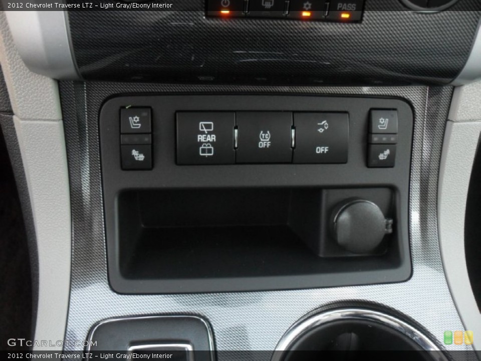 Light Gray/Ebony Interior Controls for the 2012 Chevrolet Traverse LTZ #59573205