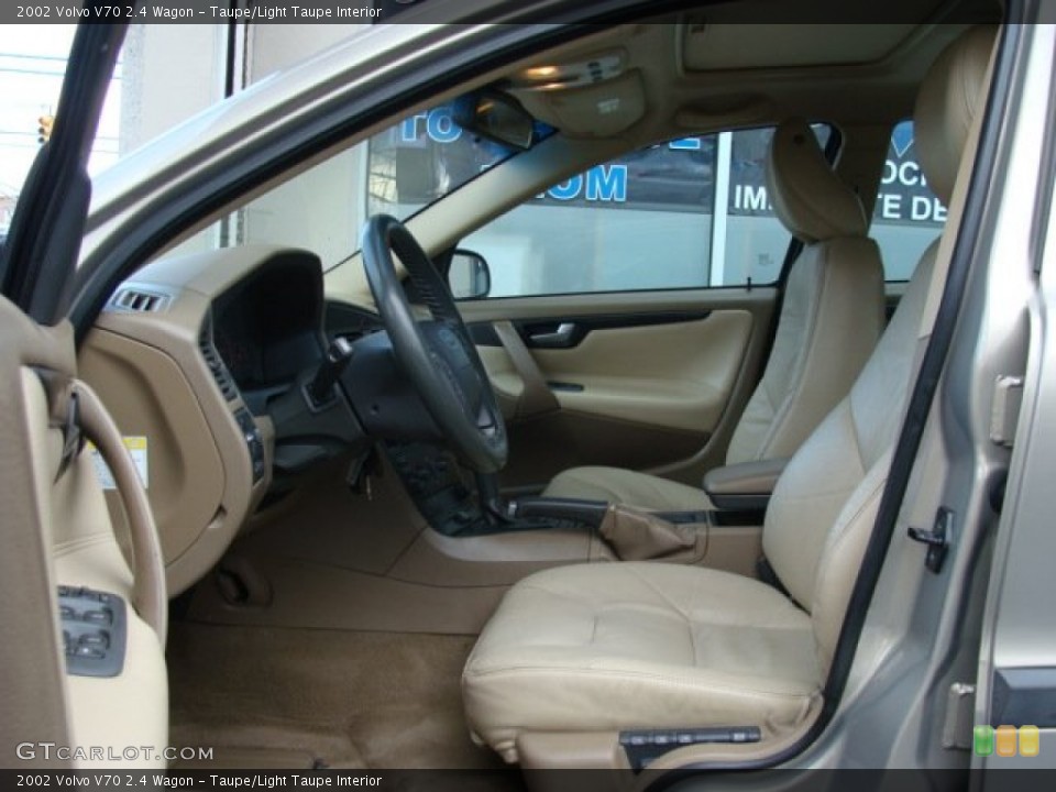Taupe/Light Taupe Interior Photo for the 2002 Volvo V70 2.4 Wagon #59590917