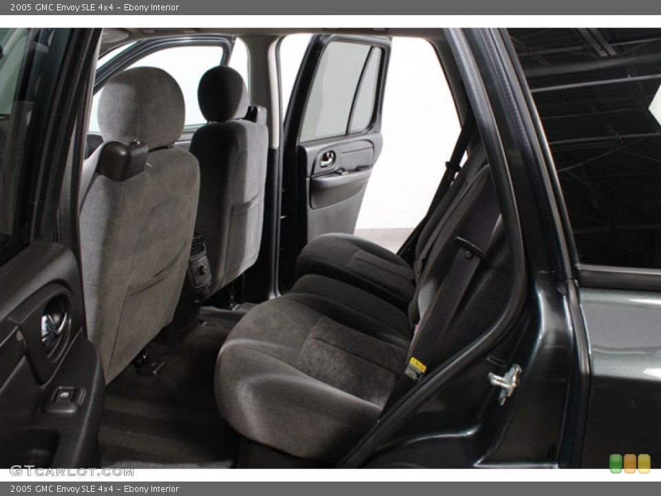 Ebony Interior Photo for the 2005 GMC Envoy SLE 4x4 #59597241