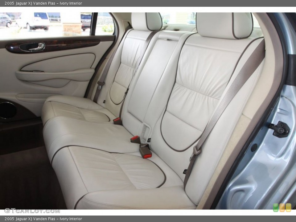 Ivory Interior Photo for the 2005 Jaguar XJ Vanden Plas #59605716