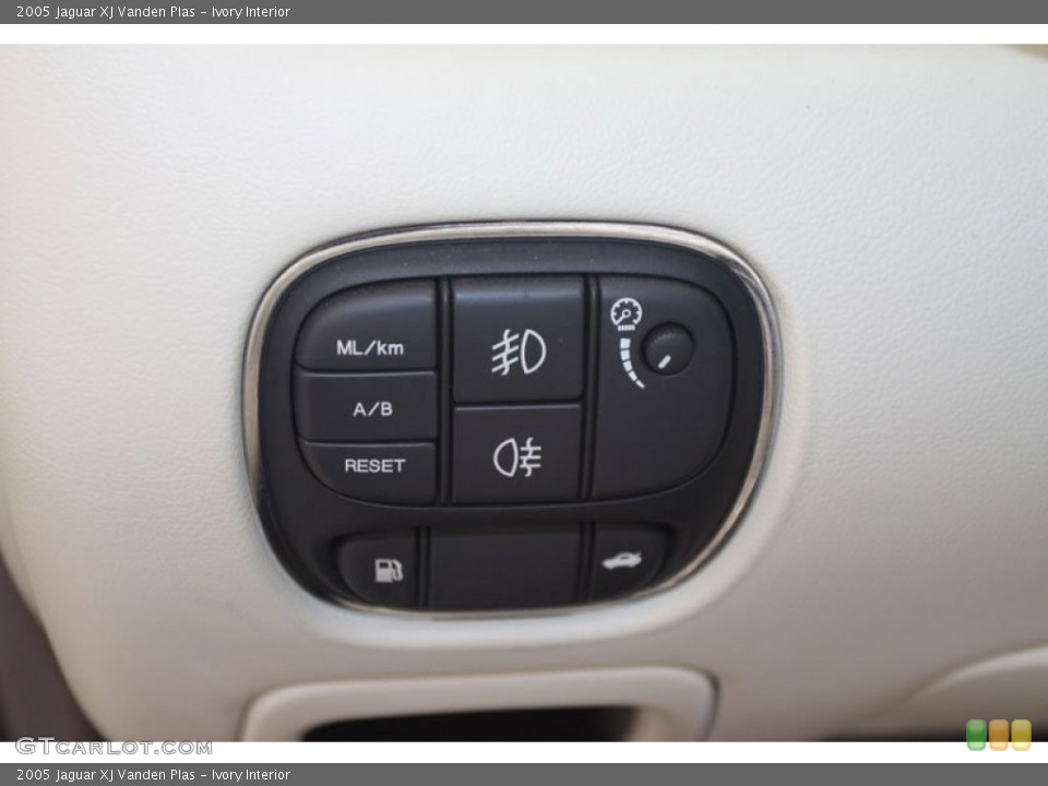Ivory Interior Controls for the 2005 Jaguar XJ Vanden Plas #59605860