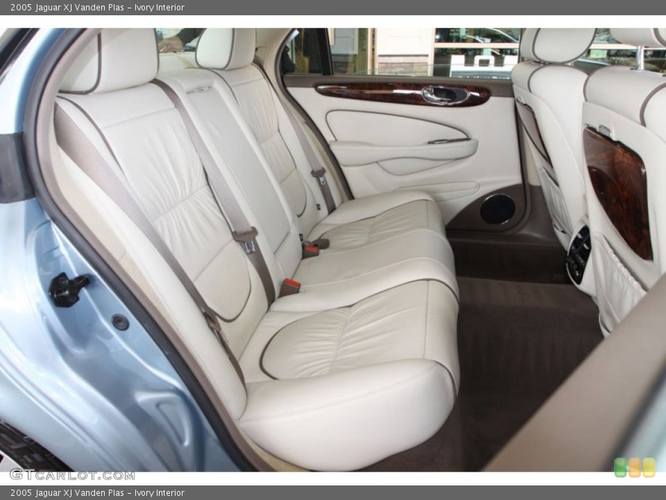 Ivory Interior Photo for the 2005 Jaguar XJ Vanden Plas #59606109