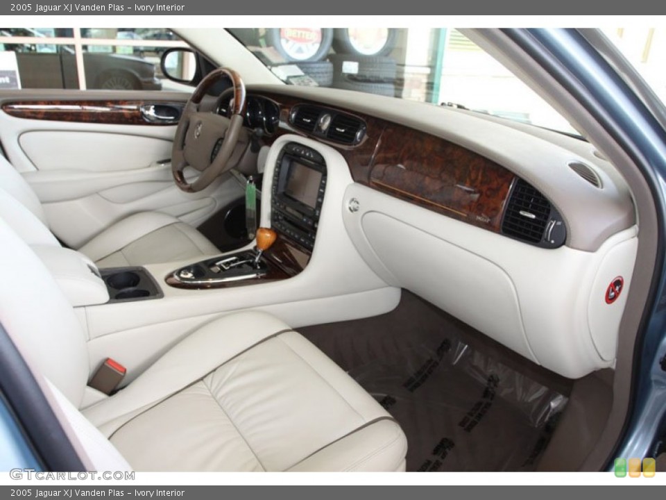 Ivory Interior Photo for the 2005 Jaguar XJ Vanden Plas #59606127