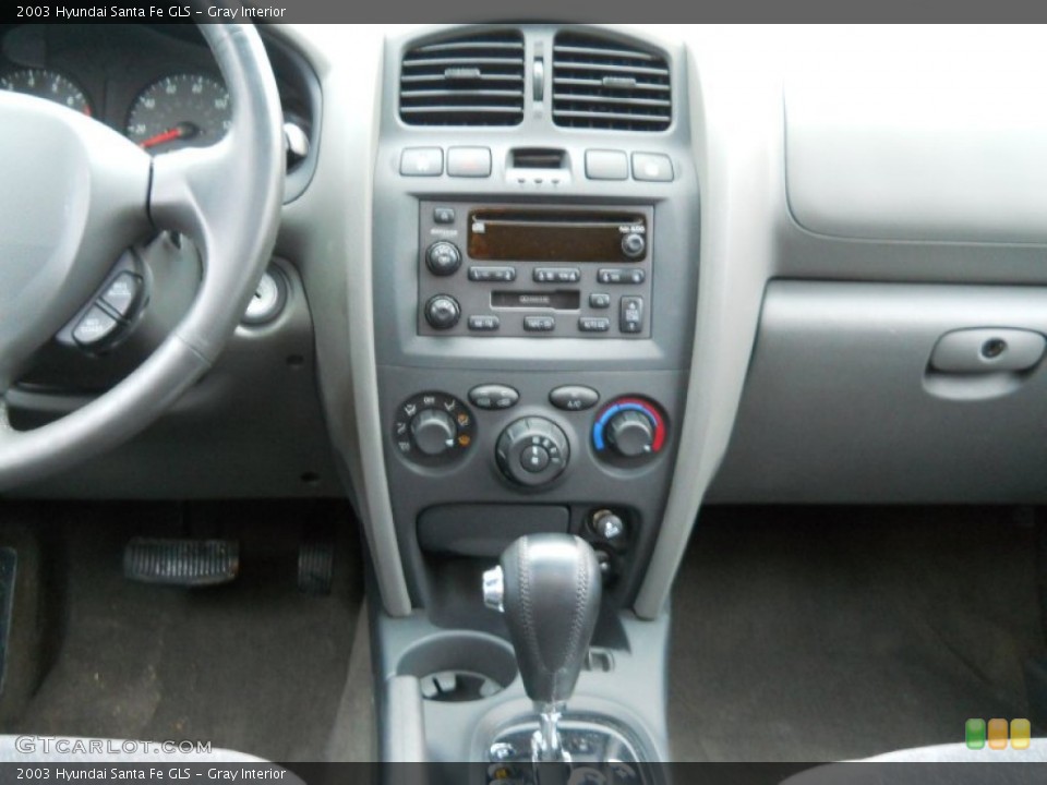 Gray Interior Controls for the 2003 Hyundai Santa Fe GLS #59606202