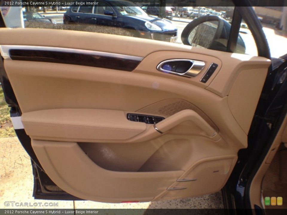 Luxor Beige Interior Door Panel for the 2012 Porsche Cayenne S Hybrid #59608716