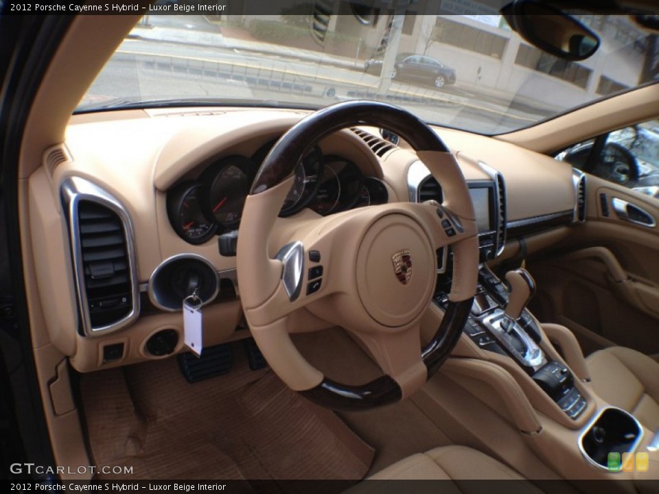 Luxor Beige Interior Photo for the 2012 Porsche Cayenne S Hybrid #59608743