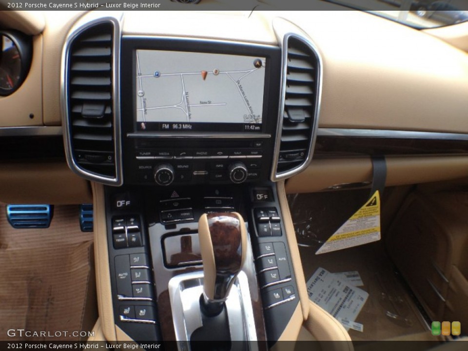 Luxor Beige Interior Navigation for the 2012 Porsche Cayenne S Hybrid #59608752