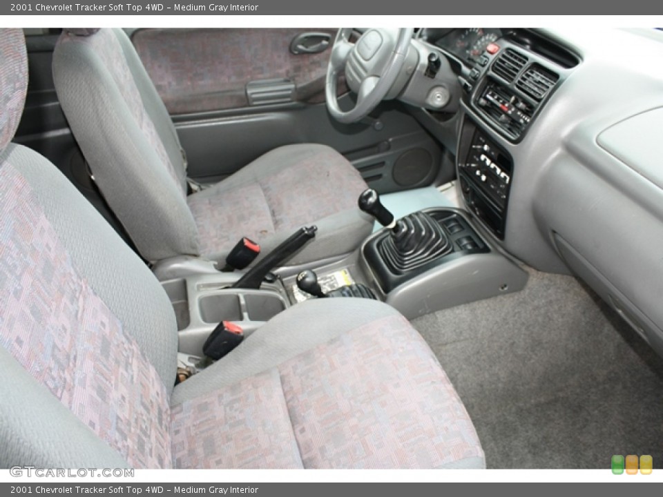 Medium Gray Interior Photo for the 2001 Chevrolet Tracker Soft Top 4WD #59613528
