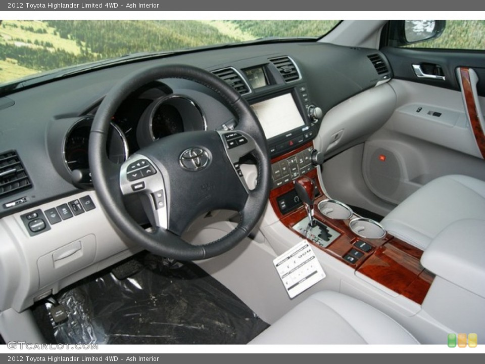 Ash Interior Photo for the 2012 Toyota Highlander Limited 4WD #59614710