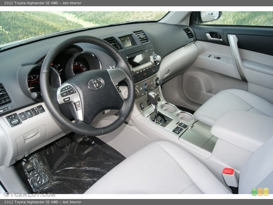 Ash Interior Photo for the 2012 Toyota Highlander SE 4WD #59614869