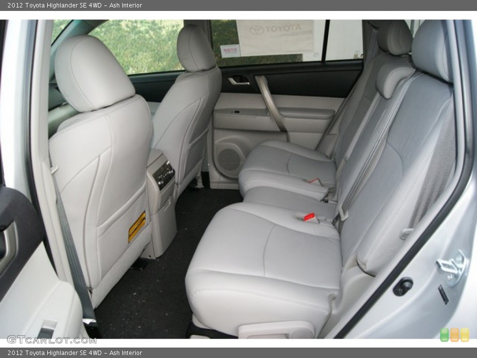 Ash Interior Photo for the 2012 Toyota Highlander SE 4WD #59614899