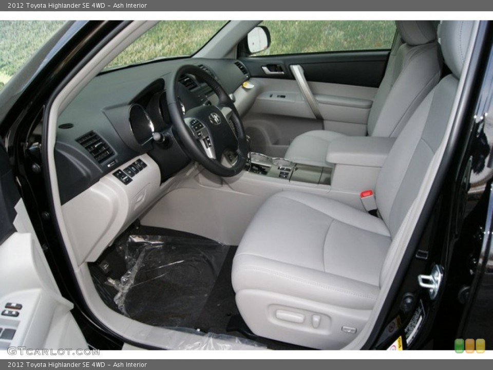 Ash Interior Photo for the 2012 Toyota Highlander SE 4WD #59615007