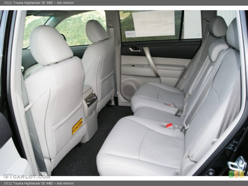 Ash Interior Photo for the 2012 Toyota Highlander SE 4WD #59615037