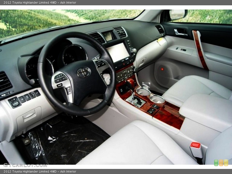 Ash Interior Photo for the 2012 Toyota Highlander Limited 4WD #59615163