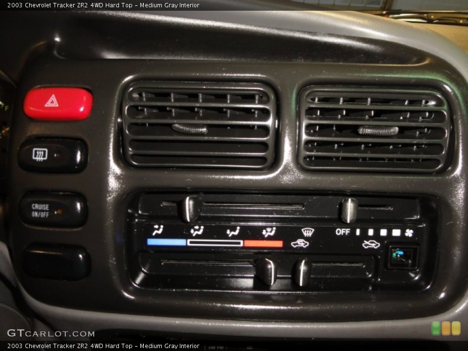 Medium Gray Interior Controls for the 2003 Chevrolet Tracker ZR2 4WD Hard Top #59615550