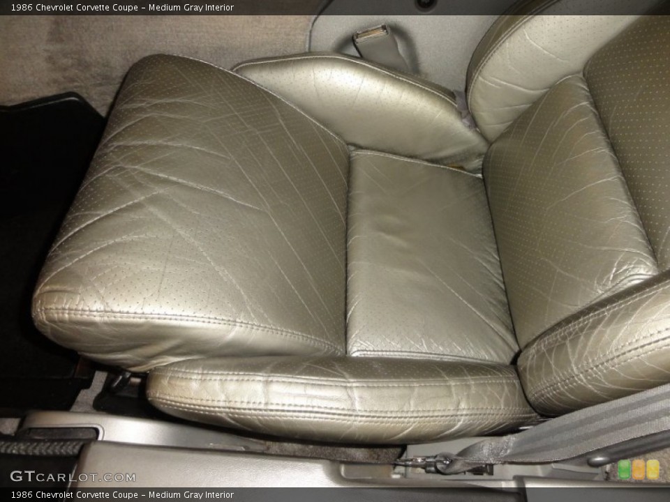 Medium Gray Interior Photo for the 1986 Chevrolet Corvette Coupe #59616003