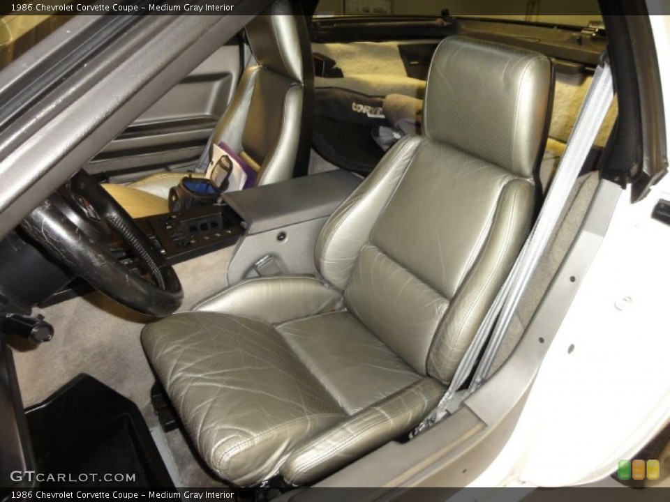 Medium Gray Interior Photo for the 1986 Chevrolet Corvette Coupe #59616012