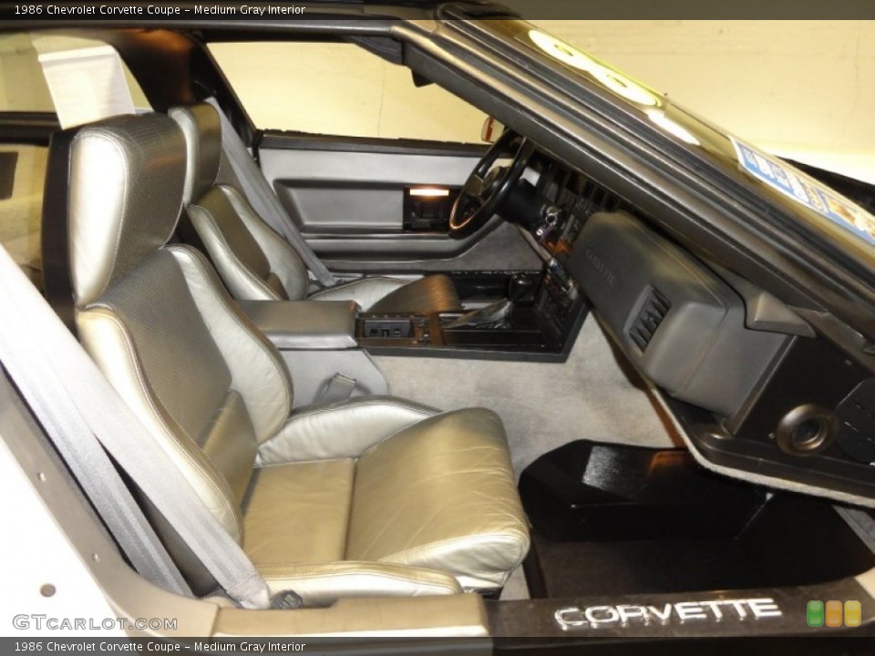 Medium Gray Interior Photo for the 1986 Chevrolet Corvette Coupe #59616036