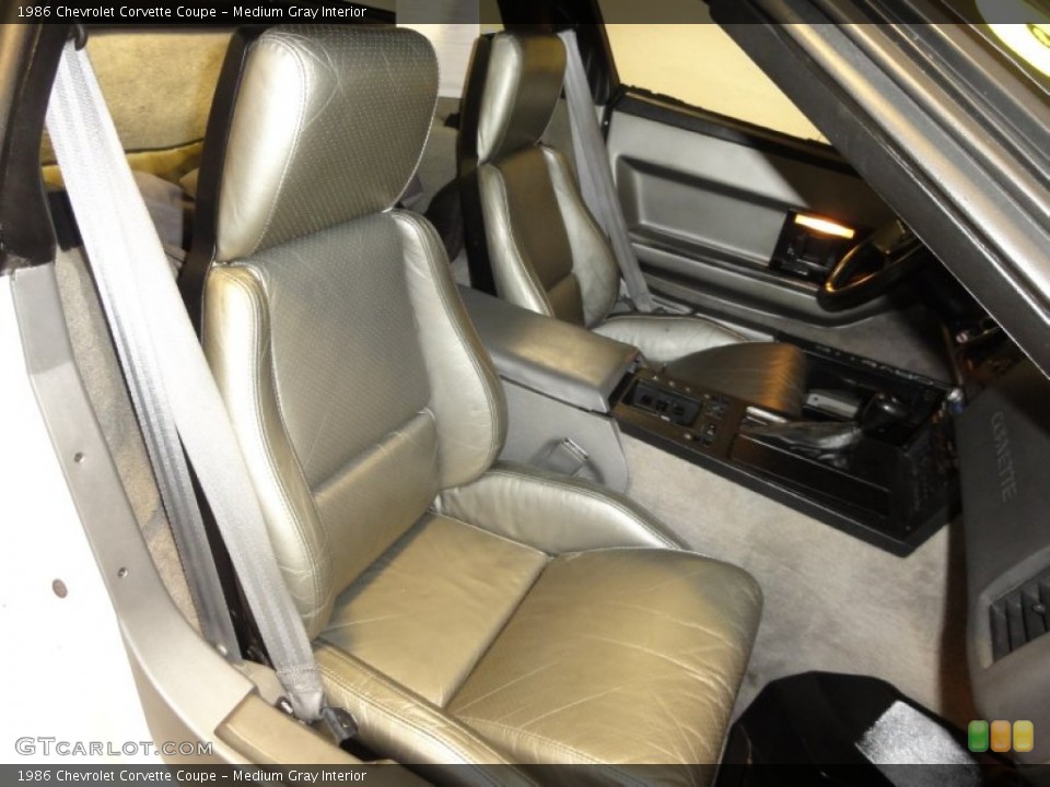 Medium Gray Interior Photo for the 1986 Chevrolet Corvette Coupe #59616042