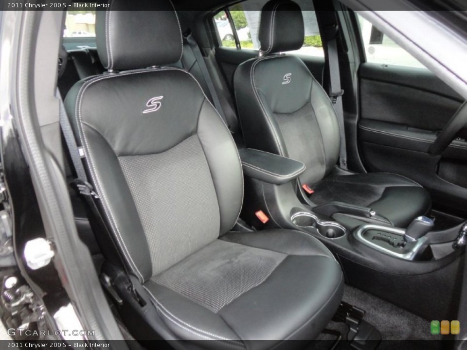 Black Interior Photo for the 2011 Chrysler 200 S #59617362