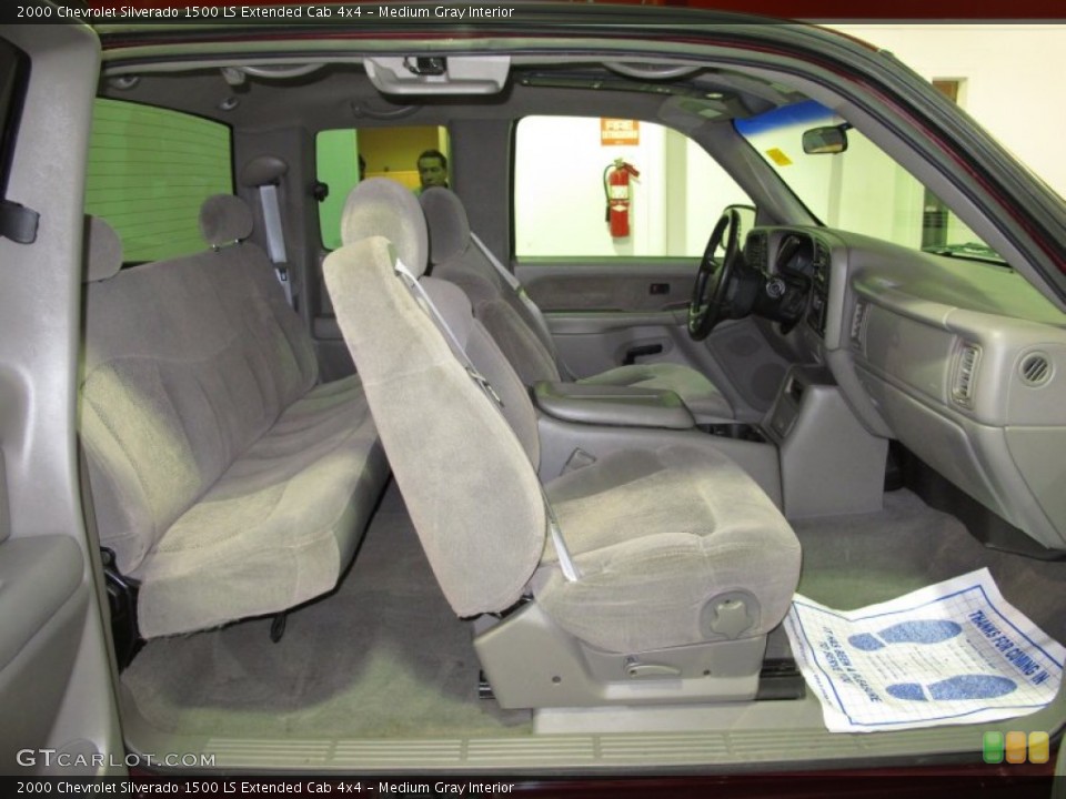 Medium Gray Interior Photo for the 2000 Chevrolet Silverado 1500 LS Extended Cab 4x4 #59622591