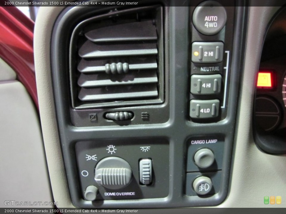 Medium Gray Interior Controls for the 2000 Chevrolet Silverado 1500 LS Extended Cab 4x4 #59622627
