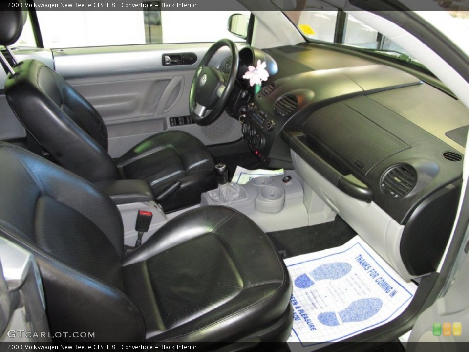 Black Interior Photo for the 2003 Volkswagen New Beetle GLS 1.8T Convertible #59623197