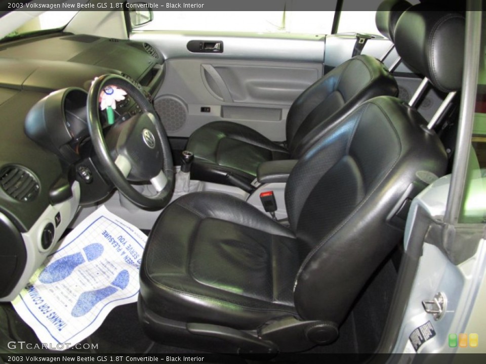 Black Interior Photo for the 2003 Volkswagen New Beetle GLS 1.8T Convertible #59623215