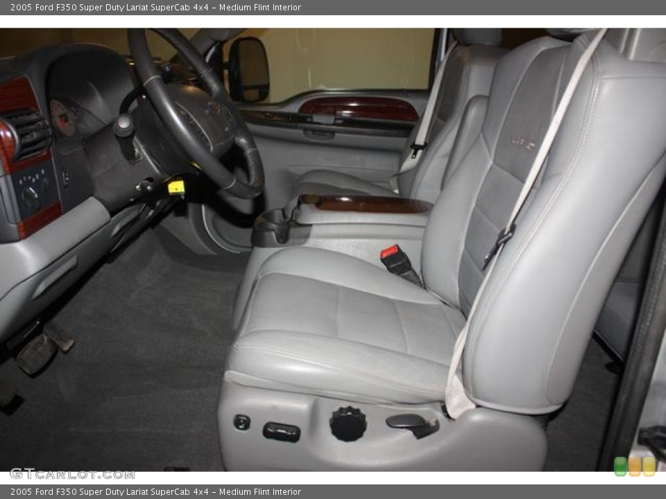 Medium Flint Interior Photo for the 2005 Ford F350 Super Duty Lariat SuperCab 4x4 #59627937