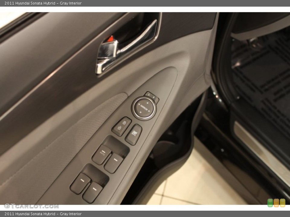 Gray Interior Controls for the 2011 Hyundai Sonata Hybrid #59631606