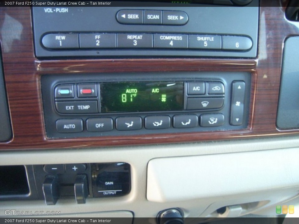 Tan Interior Controls for the 2007 Ford F250 Super Duty Lariat Crew Cab #59633652