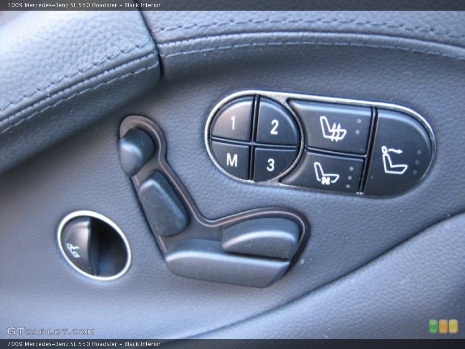 Black Interior Controls for the 2009 Mercedes-Benz SL 550 Roadster #59634648