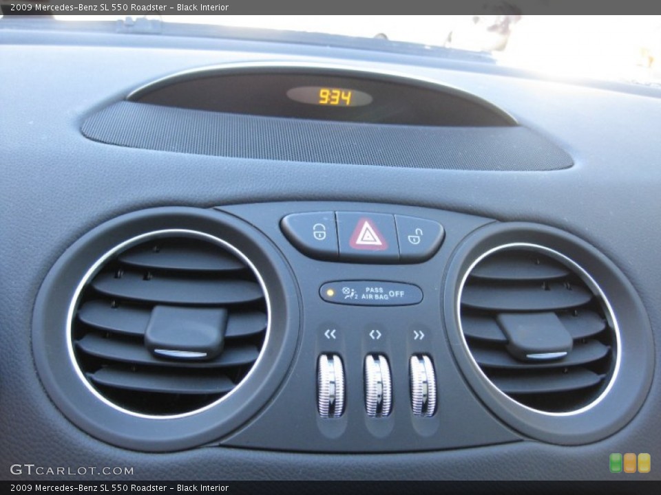 Black Interior Controls for the 2009 Mercedes-Benz SL 550 Roadster #59634675