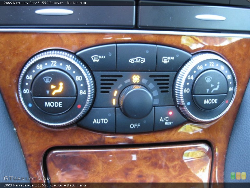 Black Interior Controls for the 2009 Mercedes-Benz SL 550 Roadster #59634681