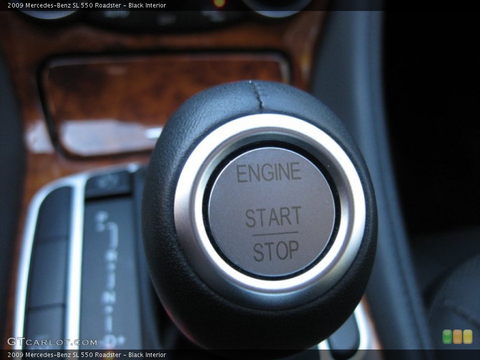 Black Interior Controls for the 2009 Mercedes-Benz SL 550 Roadster #59634687