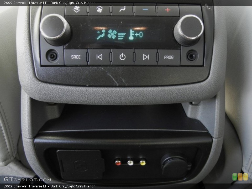 Dark Gray/Light Gray Interior Controls for the 2009 Chevrolet Traverse LT #59636391