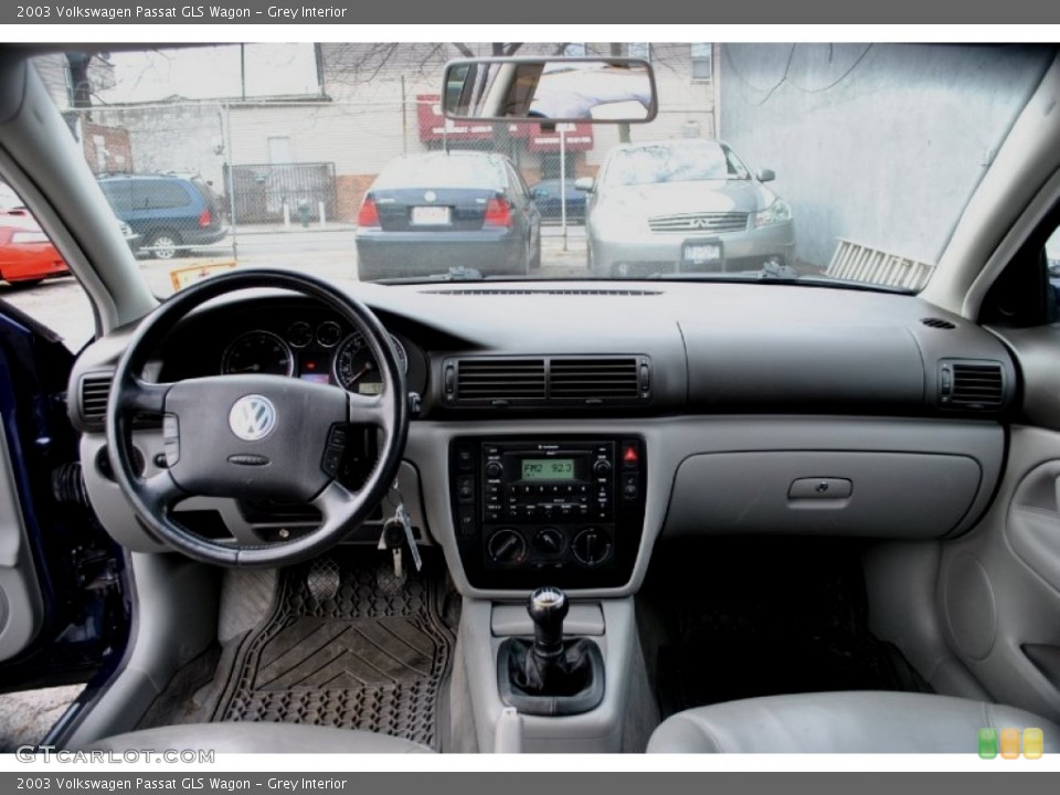 Grey Interior Dashboard for the 2003 Volkswagen Passat GLS Wagon #59641467