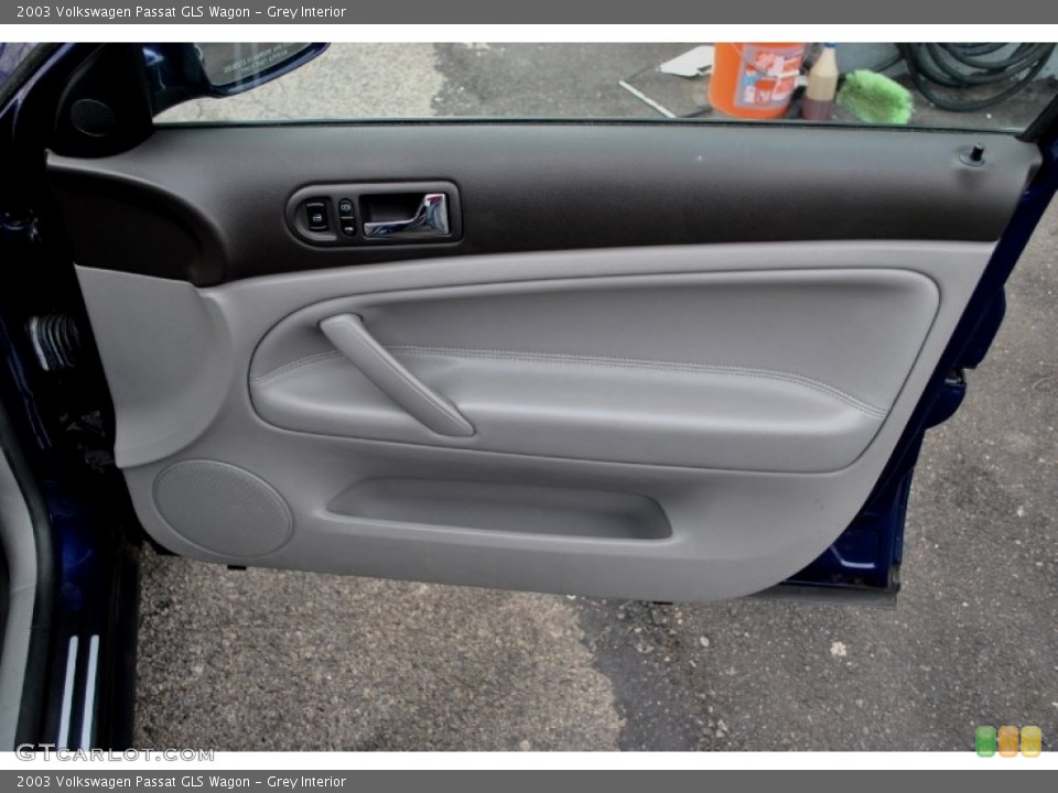 Grey Interior Door Panel for the 2003 Volkswagen Passat GLS Wagon #59641565