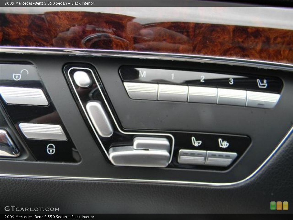 Black Interior Controls for the 2009 Mercedes-Benz S 550 Sedan #59656106