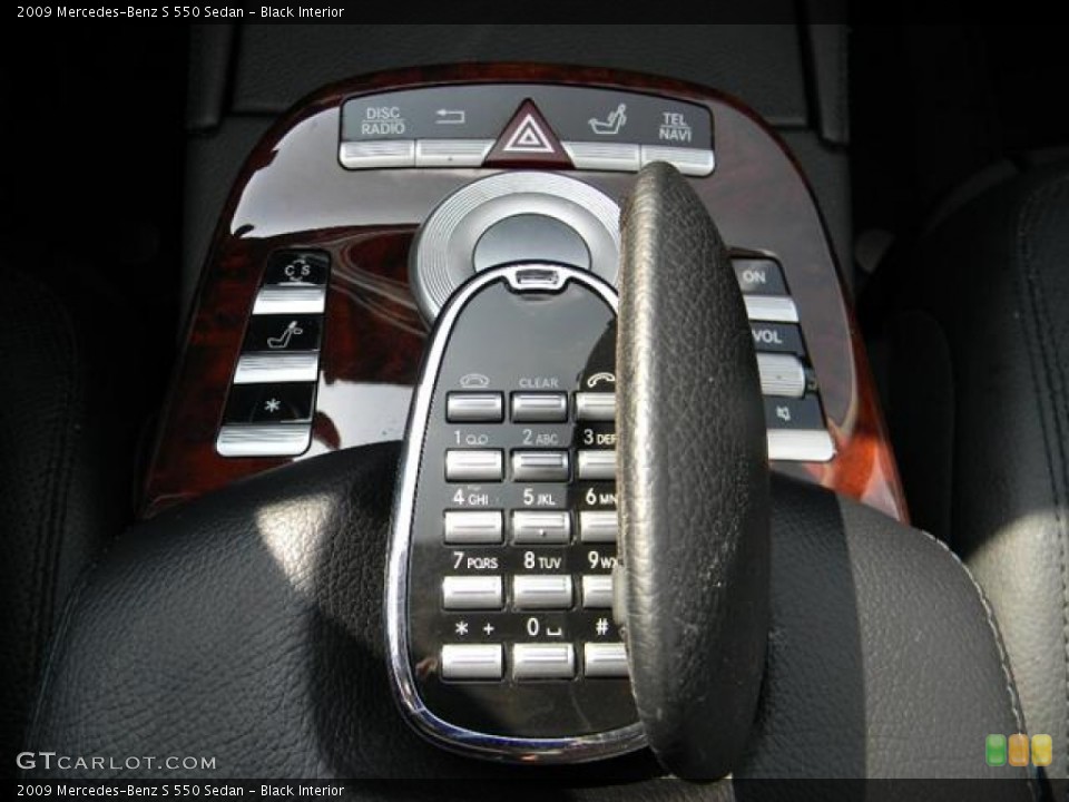 Black Interior Controls for the 2009 Mercedes-Benz S 550 Sedan #59656115
