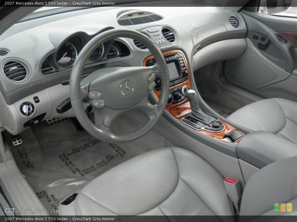 Grey/Dark Grey Interior Photo for the 2007 Mercedes-Benz S 550 Sedan #59672452