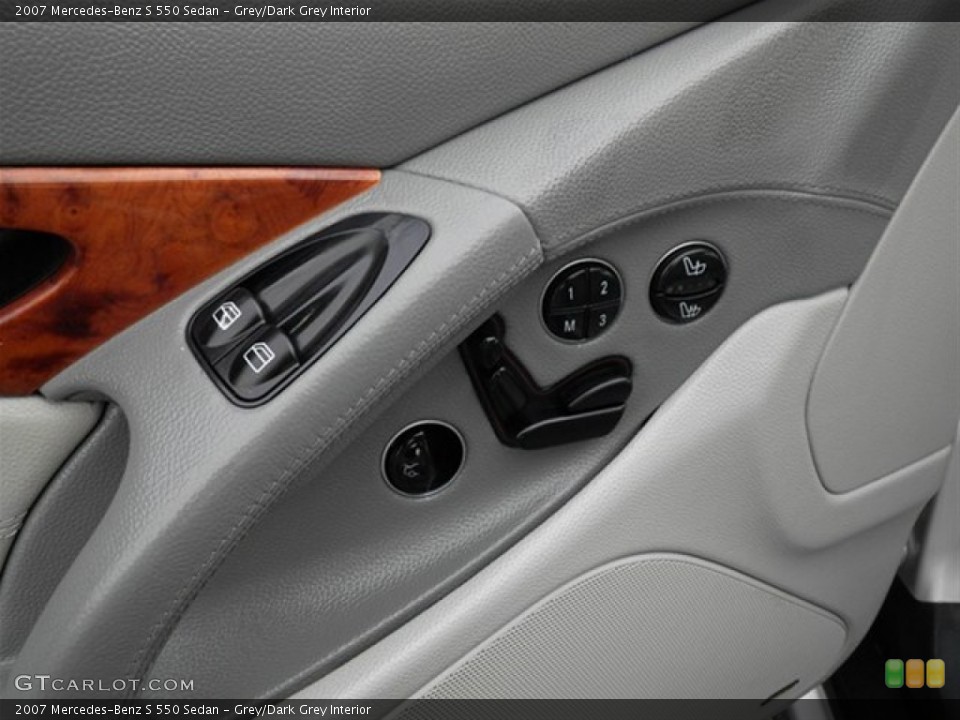 Grey/Dark Grey Interior Controls for the 2007 Mercedes-Benz S 550 Sedan #59672476