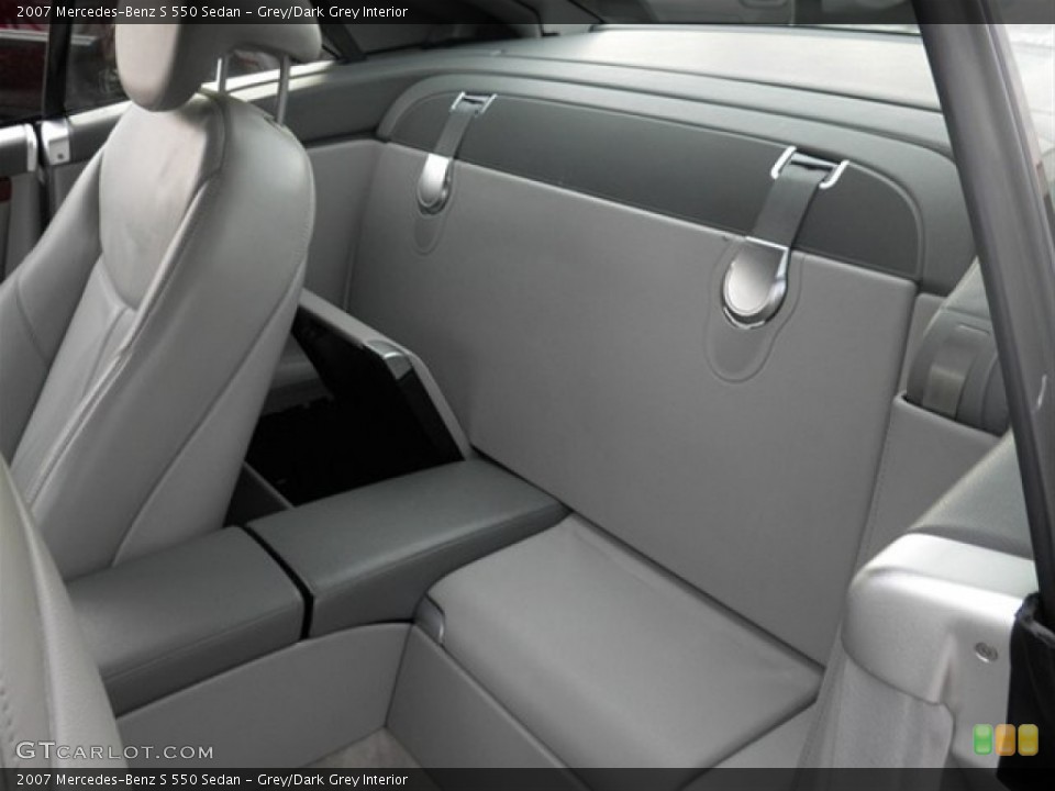 Grey/Dark Grey Interior Photo for the 2007 Mercedes-Benz S 550 Sedan #59672483