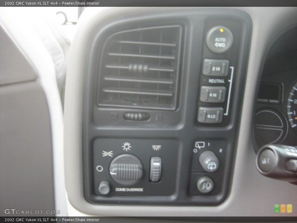 Pewter/Shale Interior Controls for the 2002 GMC Yukon XL SLT 4x4 #59698550