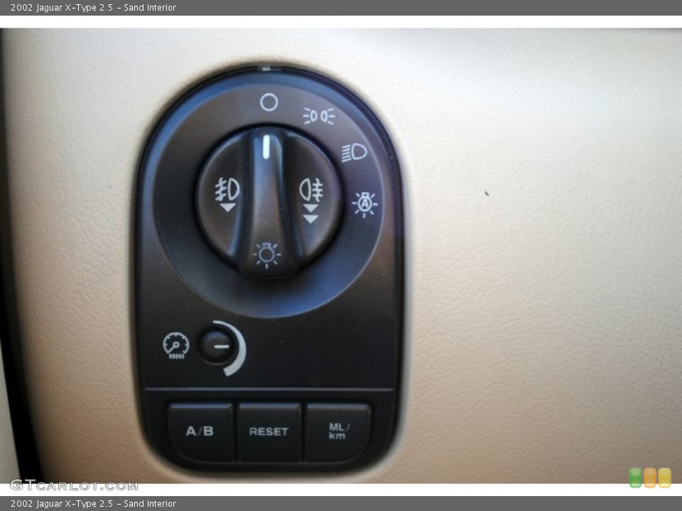 Sand Interior Controls for the 2002 Jaguar X-Type 2.5 #59719125