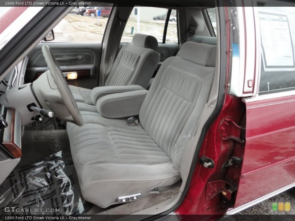 Grey Interior Photo for the 1990 Ford LTD Crown Victoria LX #59720172
