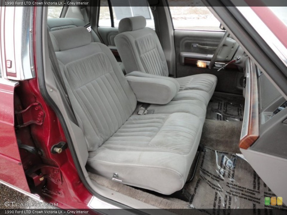 Grey Interior Photo for the 1990 Ford LTD Crown Victoria LX #59720286